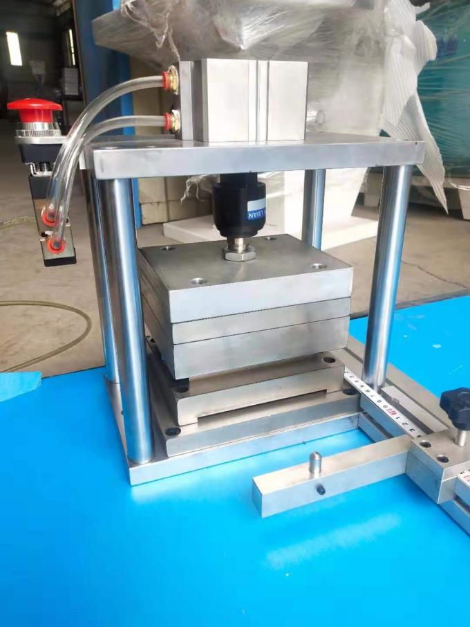 Manual punching machine for vertical blinds